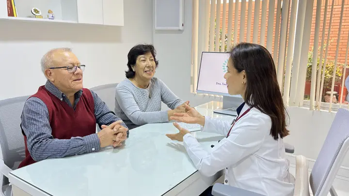 Consulta geriátrica en consultorio con la Dra. Yadira Bardales